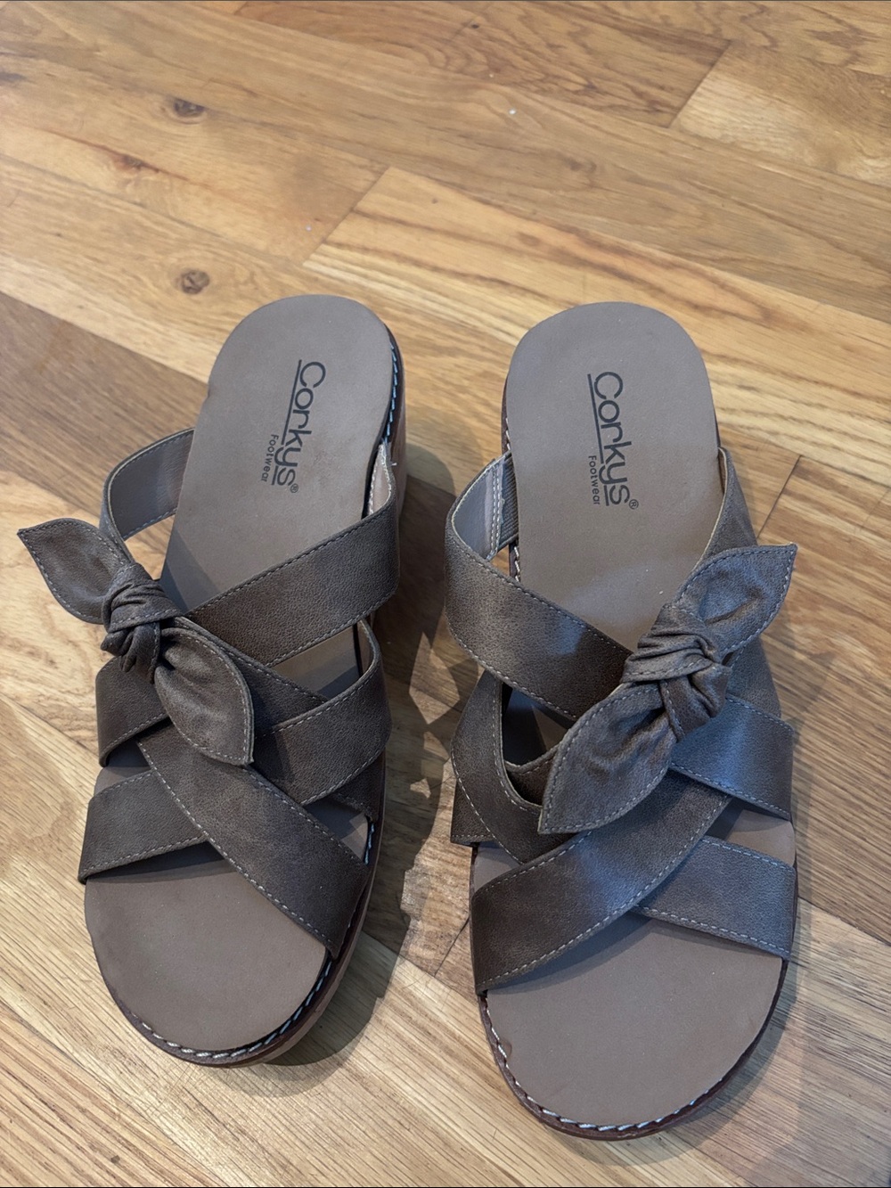 Corkys Bowdacious Wedge Sandals Womens Size 9 Tan Oil Strappy Bow Cork Heel